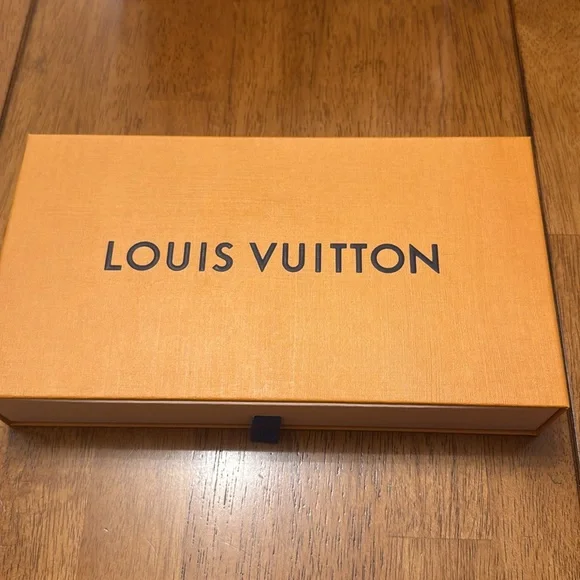 Louis Vuitton Box - Accessory Size - Picture 4 of 6